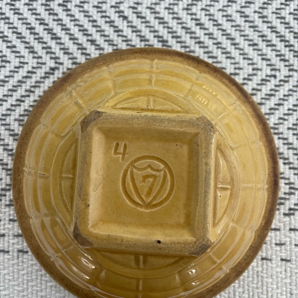 McCoy yellow ware bowl in good condition, beautiful piece ! - Picture 8 of 9